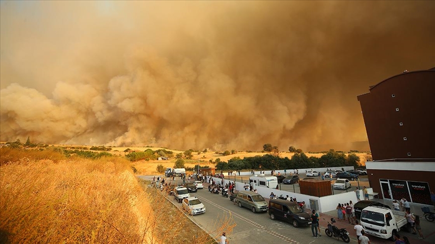 Çanakkale'de orman yangını nedeniyle tahliye edilen yerleşim yeri sayısı  9'a yükseldi