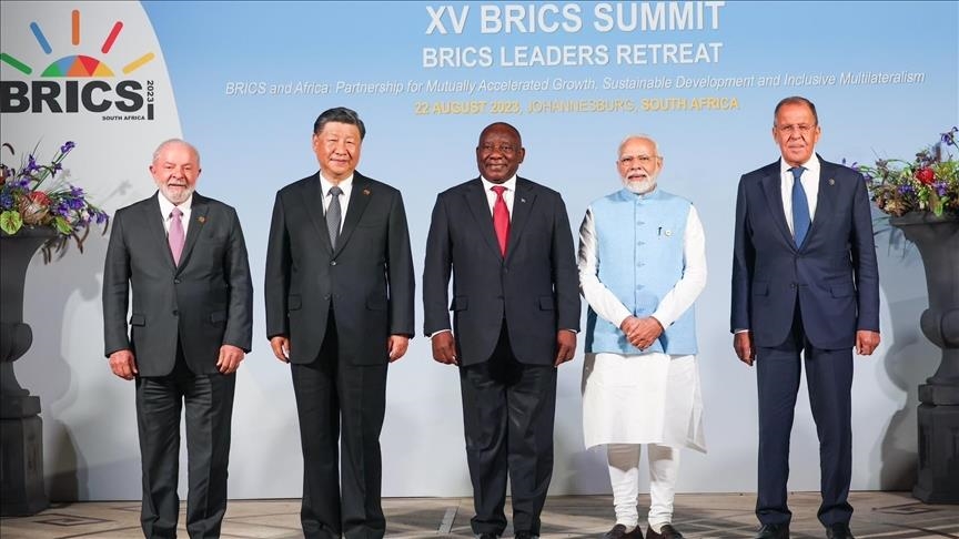 Xi Jinping sebut China ‘tak kejar hegemoni’ dan puji BRICS ‘kekuatan stabil’