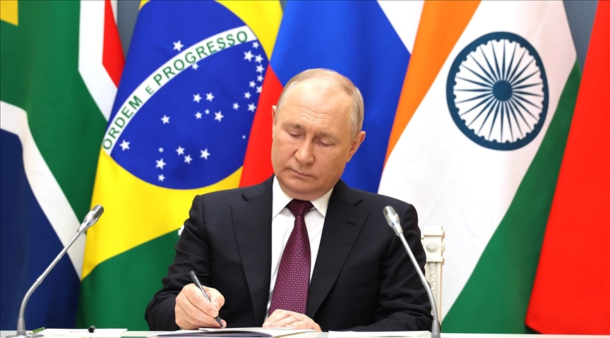 Путин: БРИКС ни с кем не соревнуется, никому себя не противопоставляет