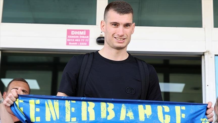 Turkish club Fenerbahce to sign Croatian goalkeeper Dominik Livakovic