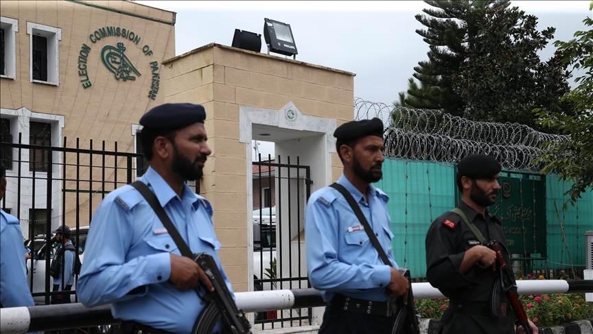 Pakistan's polls body defies president's call for election date