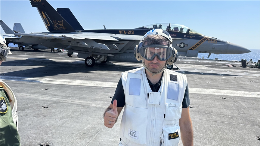 Selchuk Bayraktar visita el portaaeronaves estadounidense USS Gerald R. Ford en el Mediterráneo 
