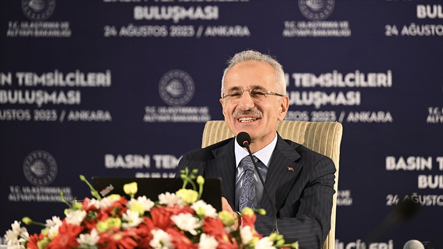 Bakan Uraloğlu: Olası bir depreme karşı İstanbul'daki 15 Temmuz Köprüsü'nün askı halatlarını yeniledik