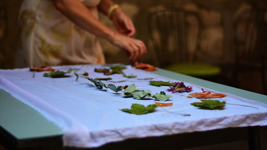 Eskişehirli sanatçı atık ürünleri "ekolojik baskı"yla hayata döndürüyor