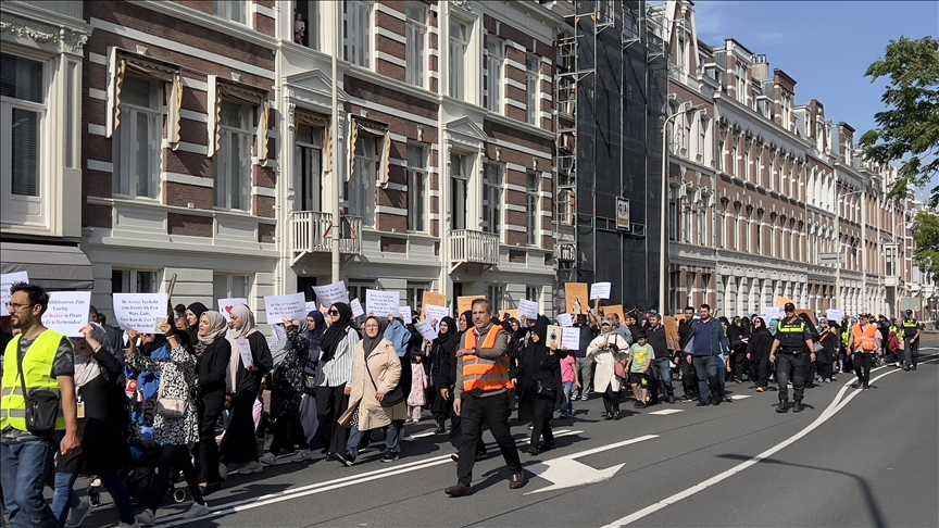 Muslims in the Netherlands protest attacks against Quran