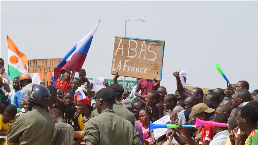 Protesters gather near French military base in Niger