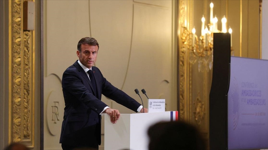 ماكرون: سفيرنا بالنيجر سيبقى رغم ضغوط الانقلابيين