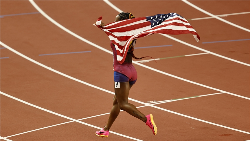 Mistrovství světa v atletice zaznamenalo několik prvenství, protože tým USA vede medailovou tabulku