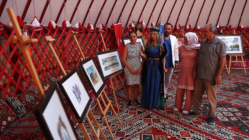 "Cumhuriyetin 100. Yılında Anadolu'dan Renkler Sergisi" Ankara'da açıldı