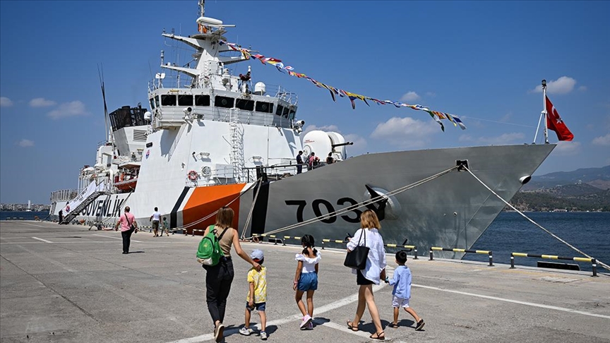 TCG Sancaktar, TCG Büyükada ve TCSG Umut İzmir'de ziyarete açıldı