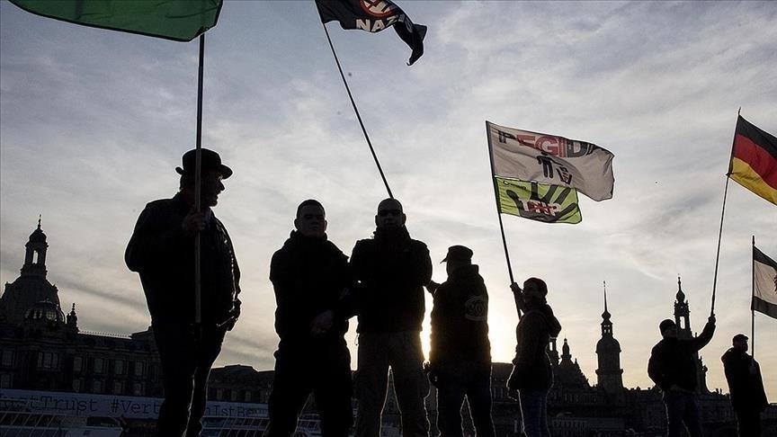 Bavarian deputy leader faces pressure over old anti-Semitic flyer