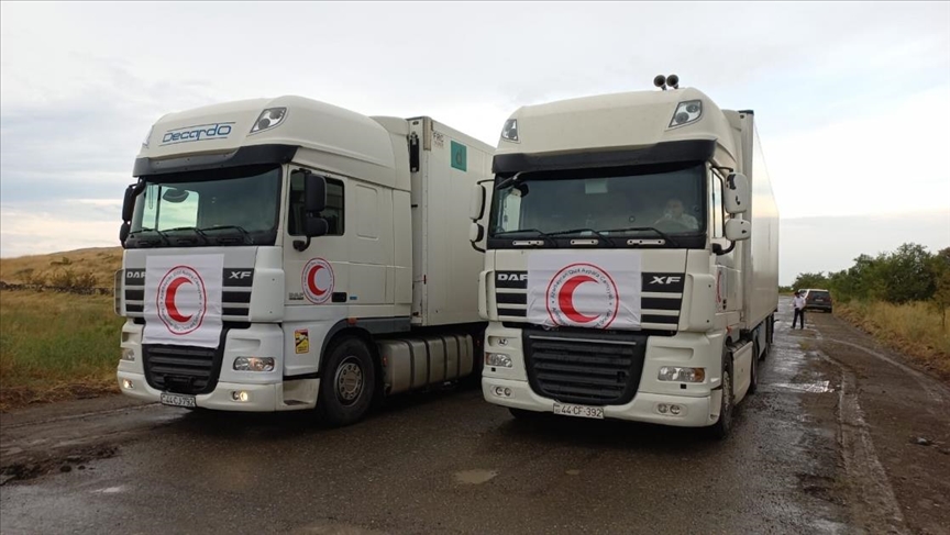 Azerbaycan'ın Karabağ'daki Ermenilere gıda yardımı Rus güçlerin kontrol noktasında bekletiliyor