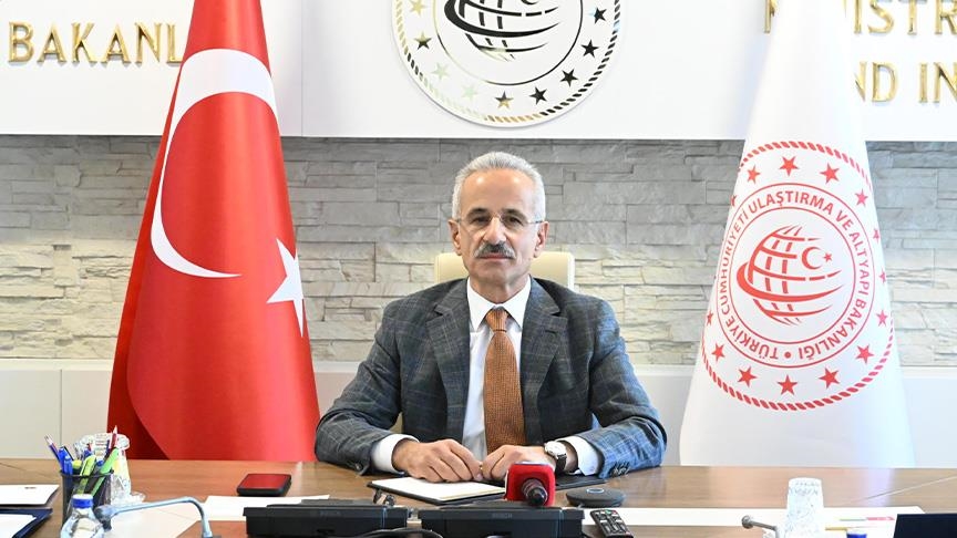 وزيرا النقل التركي والأوكراني يبحثان مبادرة الحبوب