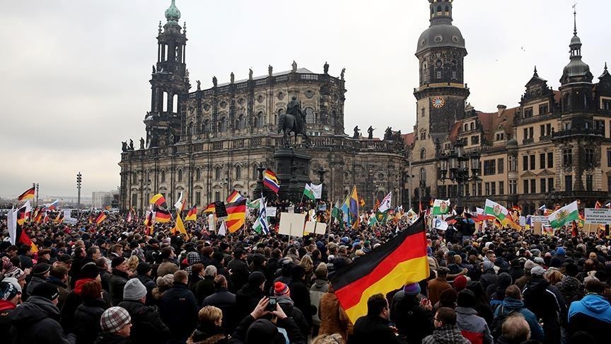 Support for German government at all-time low, poll finds, as concerns over economy grow