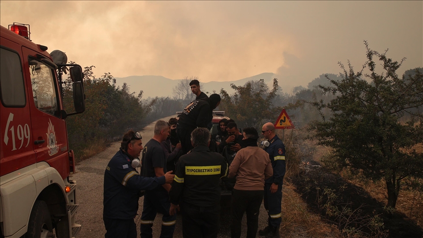 Yunanistan'daki yangınlarda düzensiz göçmenler de çıkış yolu arıyor