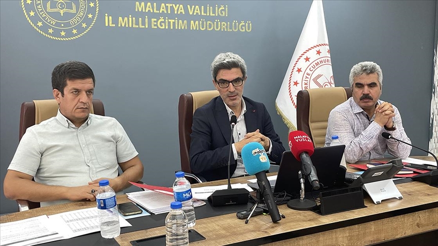 Depremden etkilenen Malatya'da okullar yeni eğitim-öğretim sezonuna hazırlanıyor