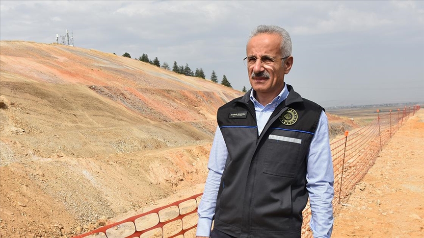 Bakan Uraloğlu: Ankara-İzmir Hızlı Tren Projesi tamamlandığında seyahat süresi 3 saat 30 dakikaya düşecek