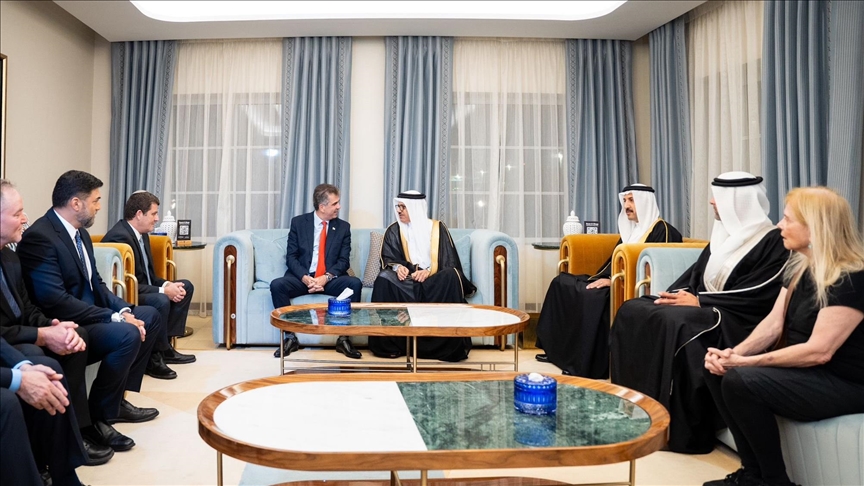 وزير خارجية إسرائيل يصل المنامة في أول زيارة