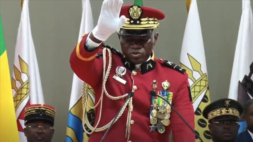Gabon'da geçiş hükümeti lideri Nguema "cumhurbaşkanı" sıfatıyla yemin etti
