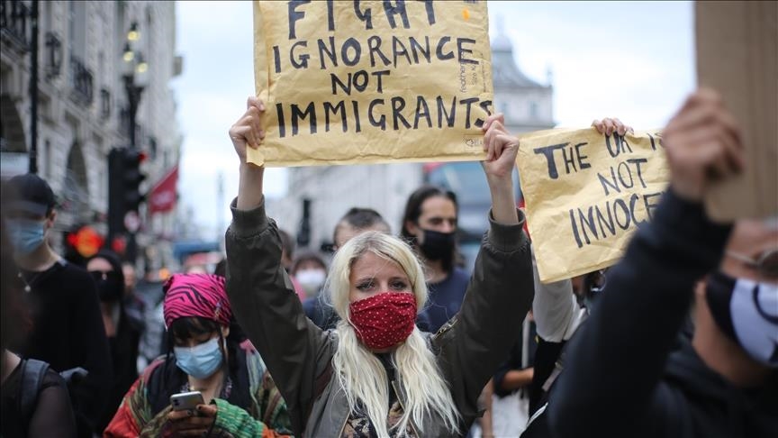 Más de 10.000 personas se manifestaron en Finlandia en contra del racismo y la política gubernamental