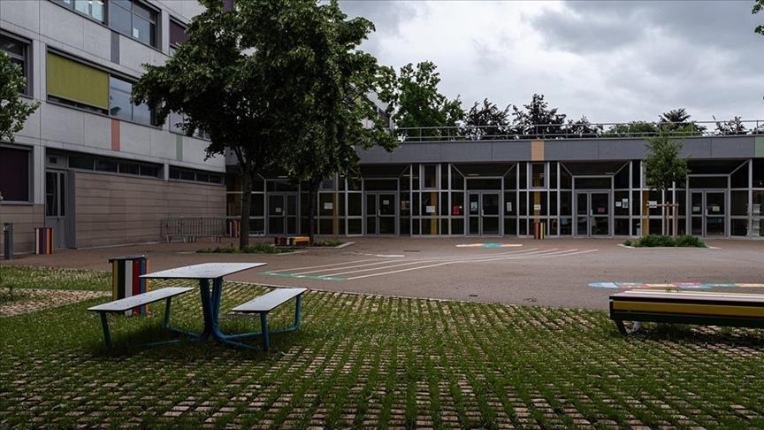 Fransa'da Danıştay'a taşınan okullarda "abaya" yasağının ilk duruşması bugün görülecek
