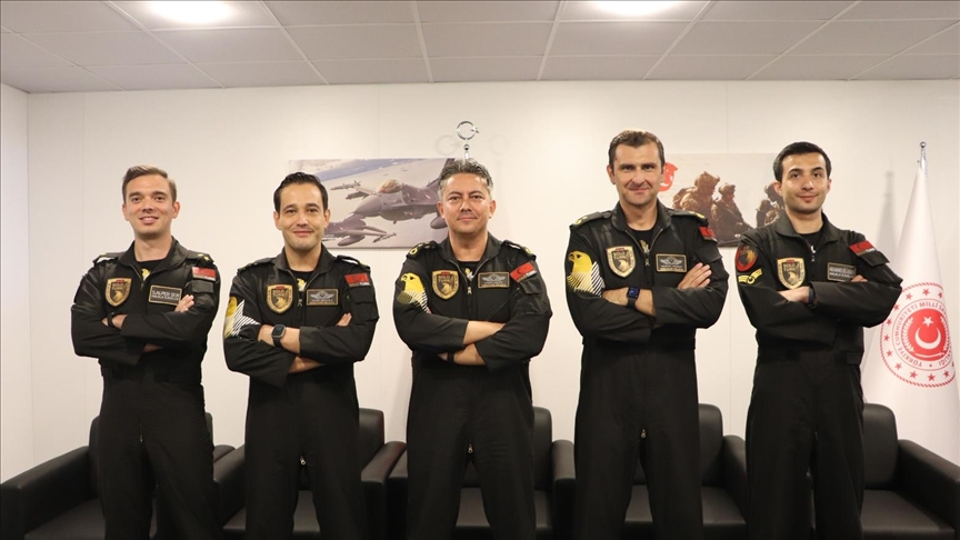 SOLOTURK: Turkish aerobatics team leader says their maneuvers are like 'painting in the air'