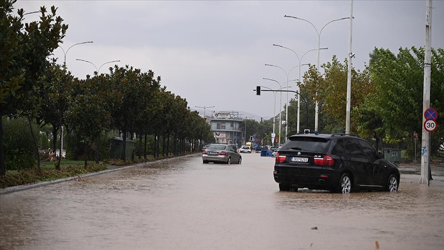 Πλημμύρες σημειώθηκαν μετά από ισχυρές βροχοπτώσεις στην Ελλάδα