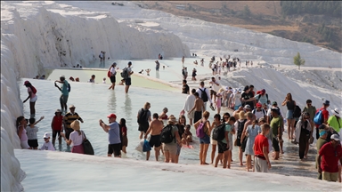 Турецкий Памуккале за в этом году посетили более 1.5 млн. туристов