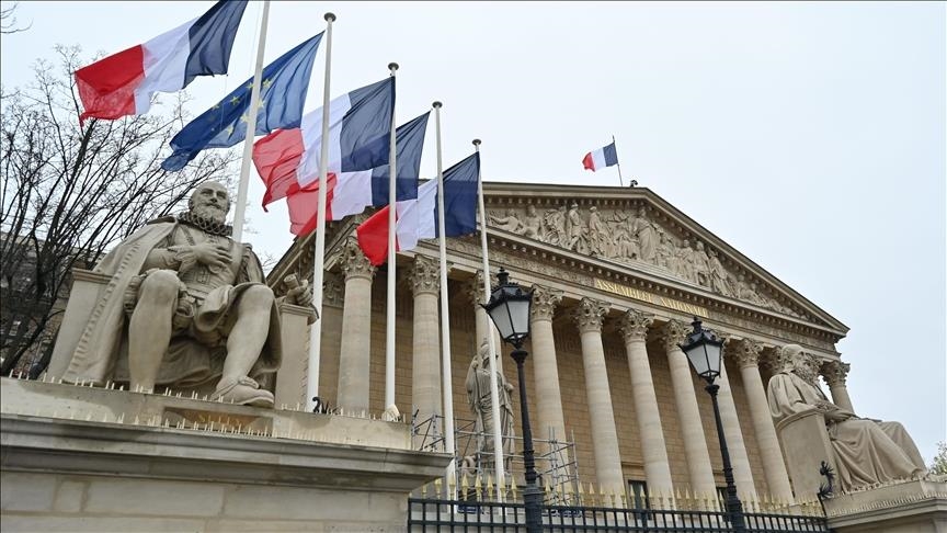 France : une fille de 12 ans violée plus de 400 fois par son entraîneur de tennis