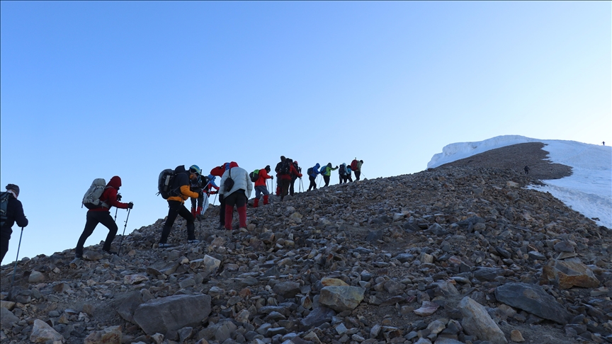 Mt. Agri in eastern Türkiye welcomes mountaineers from diverse corners of globe
