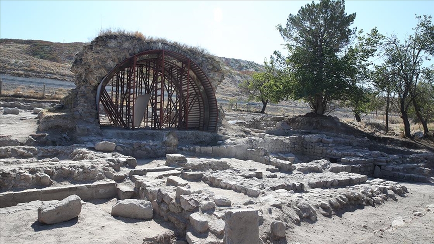 Kayseri'de Keykubadiye Sarayı'ndaki kazılarda hamam bölümü ortaya çıkarıldı
