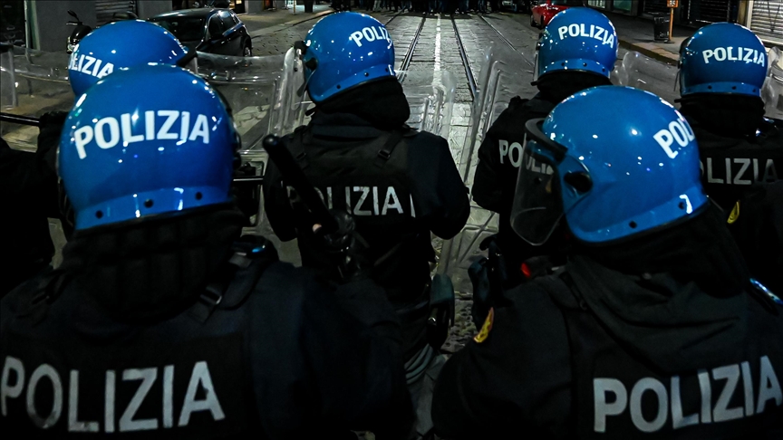 Italy arrests 81 people over suspected links with mafia group