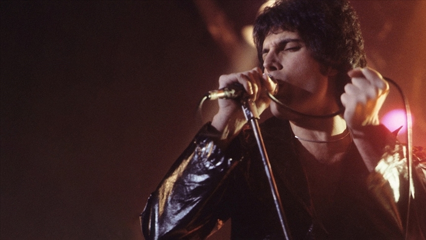 Freddie Mercury'nin piyanosu açık artırmada 2 milyon doların üzerinde alıcı buldu