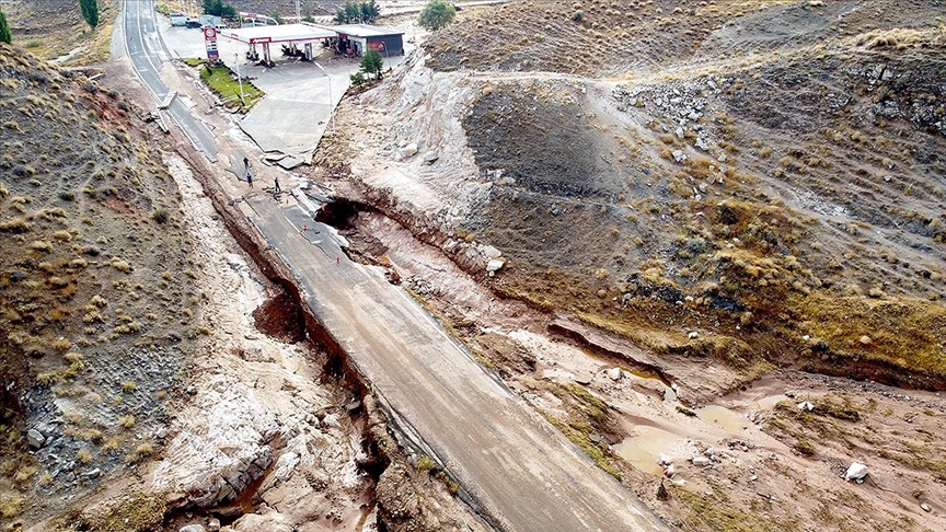 Aksaray'daki sel felaketinde eşini kaybeden vatandaş yaşadıklarını unutamıyor