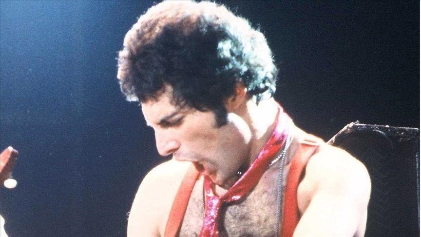 Pianoja e Freddie Mercury-t shitet në ankand për 2.2 milionë dollarë