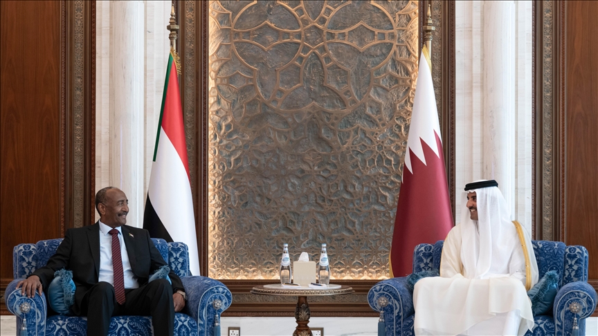 Qatar’s emir discusses developments in war-torn Sudan with Sudanese army chief