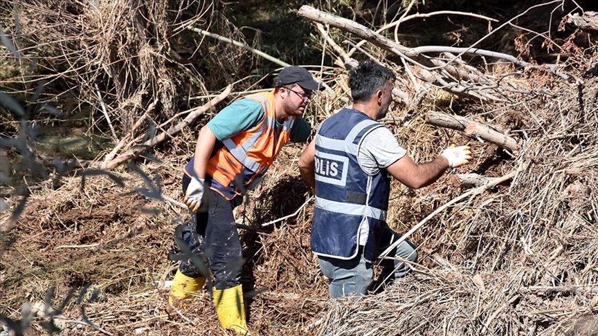 Aksaray'daki selde kaybolan bebek için arama kurtarma çalışmaları sürüyor