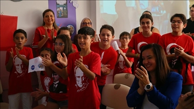 İzmirli öğrenciler telsizle uzaydaki astronota merak ettiklerini sordu