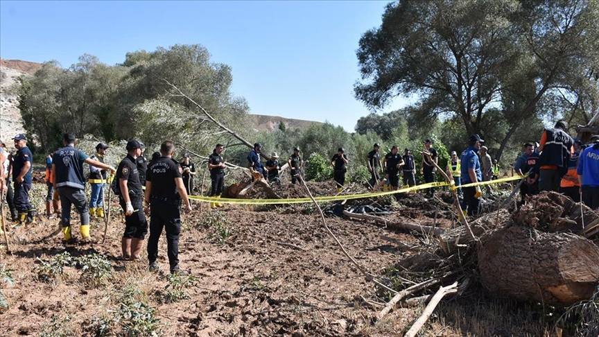 Aksaray'daki selde hayatını kaybeden Asel bebeğin cenazesi toprağa verildi