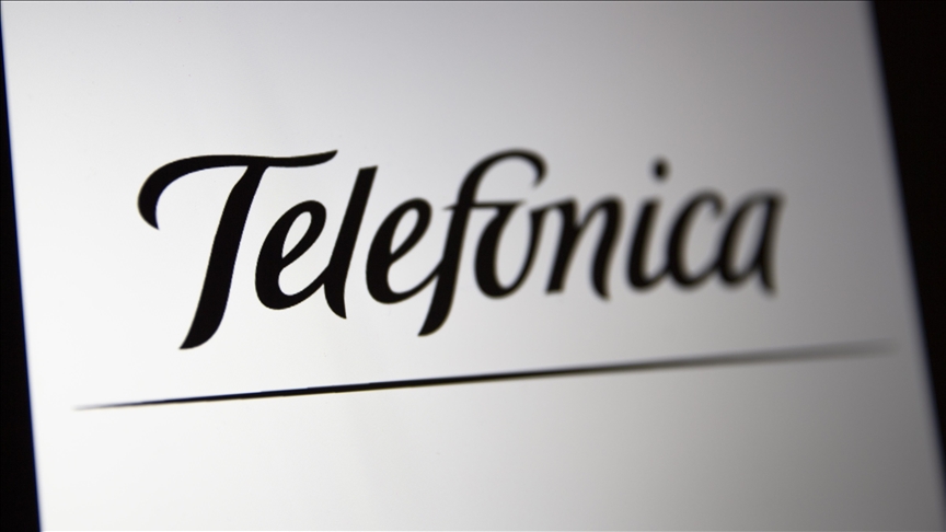 Una ministra española dice que trabajará para impedir la compra de Telefónica por parte de Arabia Saudí