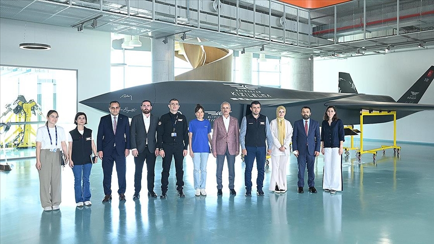 Bakan Uraloğlu, Özdemir Bayraktar Milli Teknoloji Merkezi'ni ziyaret etti