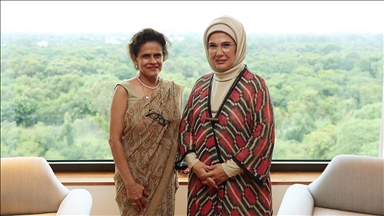 Emine Erdoğan, Hindistan'da kızların eğitimini destekleyen vakfın başkanıyla görüştü