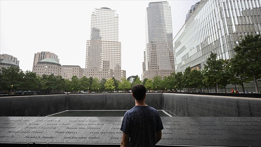 İkiz Kulelerin yıkıldığı alan hem anma merkezi hem "turistik mekana" dönüştü