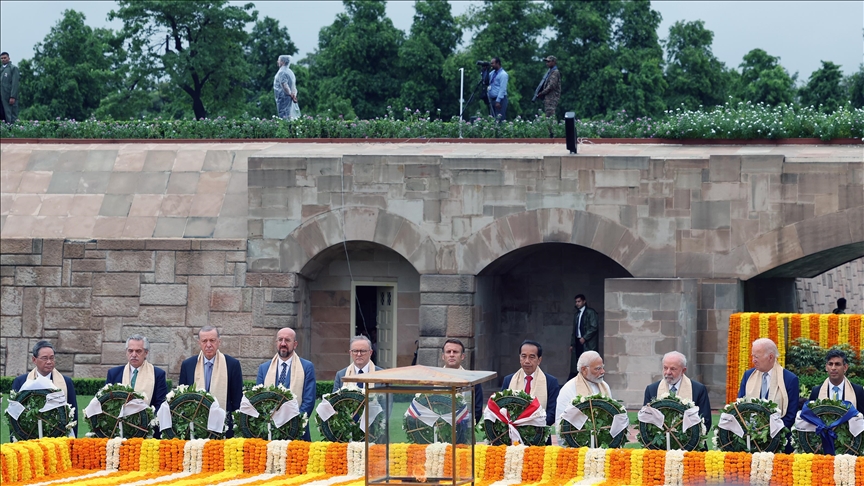 G-20 leaders visit Gandhi’s memorial on final day of summit
