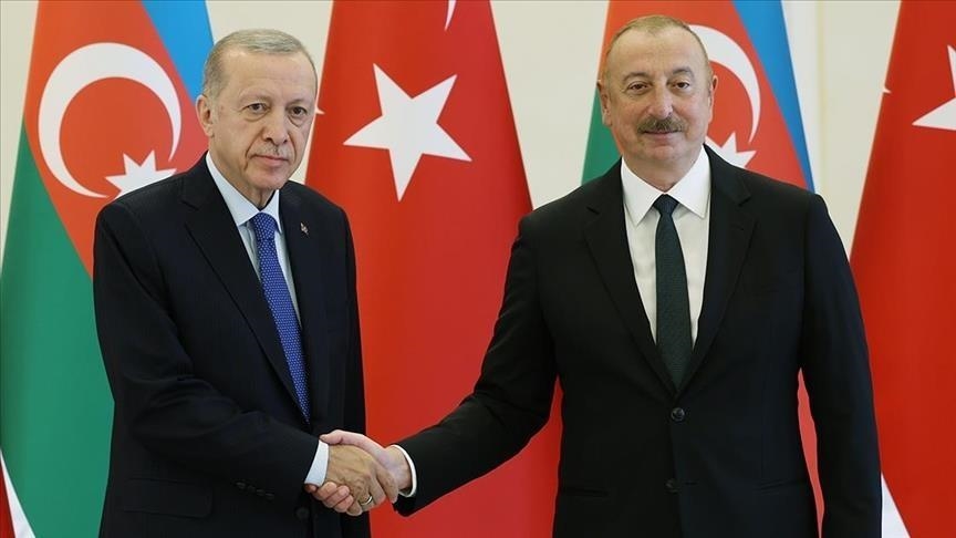 أردوغان وعلييف يبحثان التطورات الأخيرة في "قره باغ"