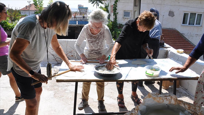 ABD'li turistler Kapadokya'da köy hayatını deneyimliyor