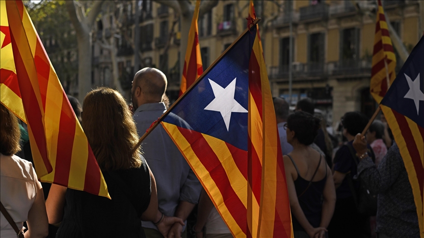 Independence messages by separatist political parties mark national day of Catalonia