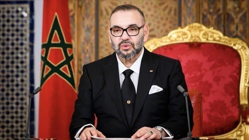 Le roi du Maroc rend visite aux victimes du tremblement de terre et fait un don de sang 