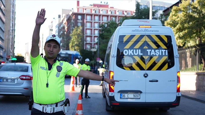 Ülke genelinde eş zamanlı okul çevreleri ve servis araçları denetimi yapıldı
