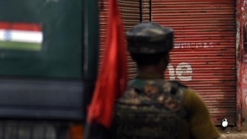 Police corner militants blamed for killing of top Indian army officer in Kashmir